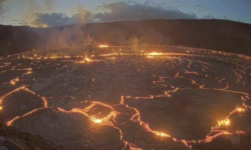 «Ξύπνησε» το πιο ενεργό ηφαίστειο της Χαβάης (βίντεο)
